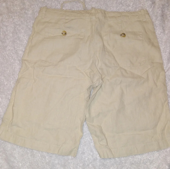 Banana Republic 100% Linen Cream Colored Bermuda shorts size 10 - Picture 4 of 5